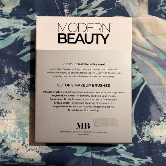 Modern Beauty Makeup Brushes - Picture 2 of 2